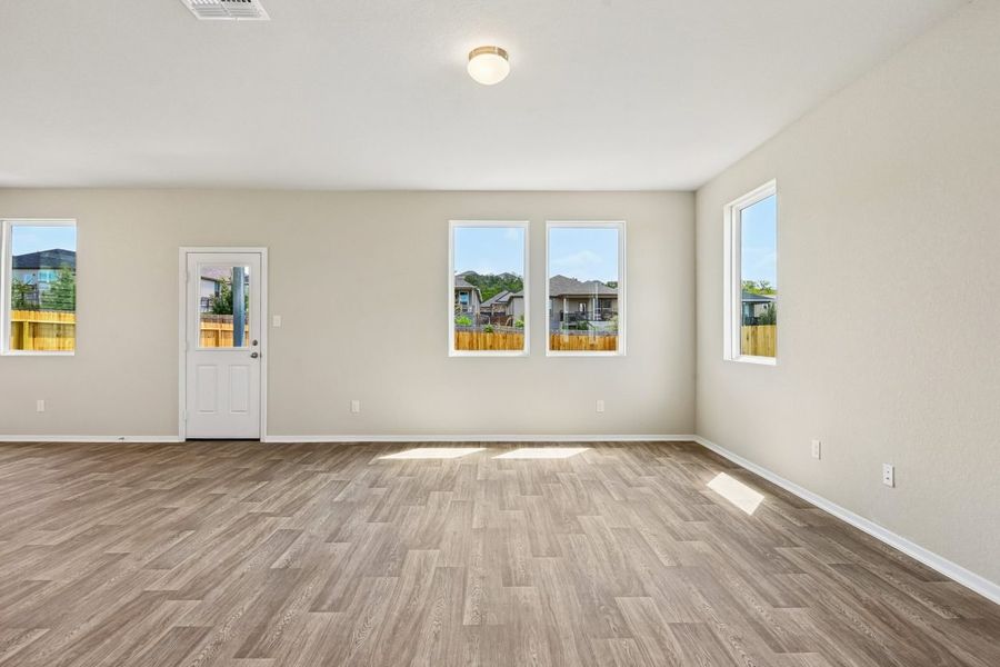Spacious, unfurnished interior of a new home in Hunters Ranch, San Antonio (Image 15).