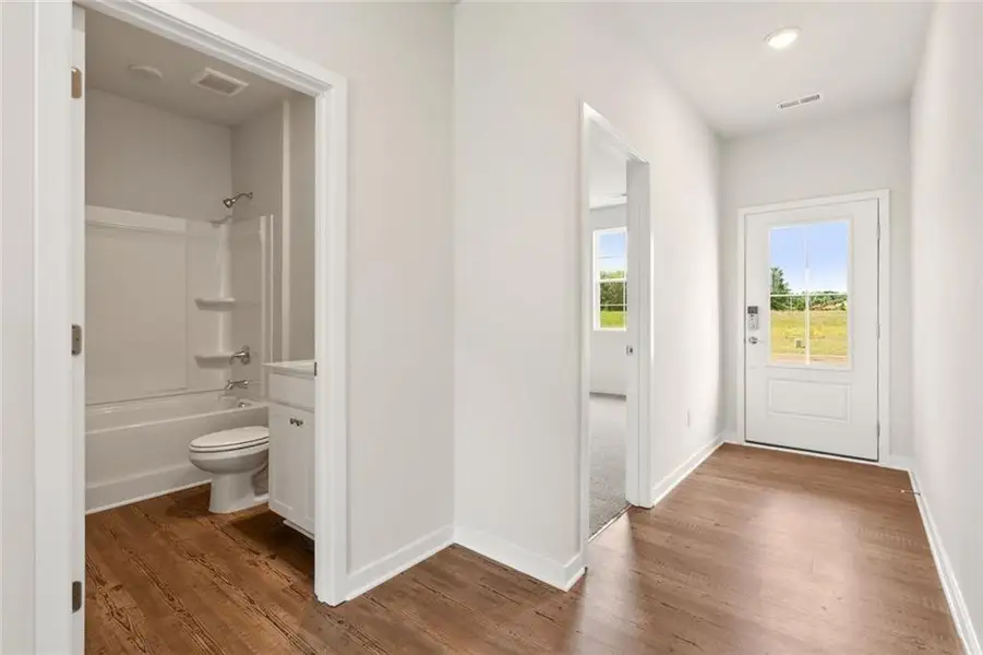 Spacious, unfurnished interior of a new home in Walker Grove, McDonough (Image 12).