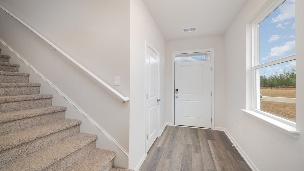 Spacious, unfurnished interior of a new home in Livingston Woods, Irmo (Image 13).
