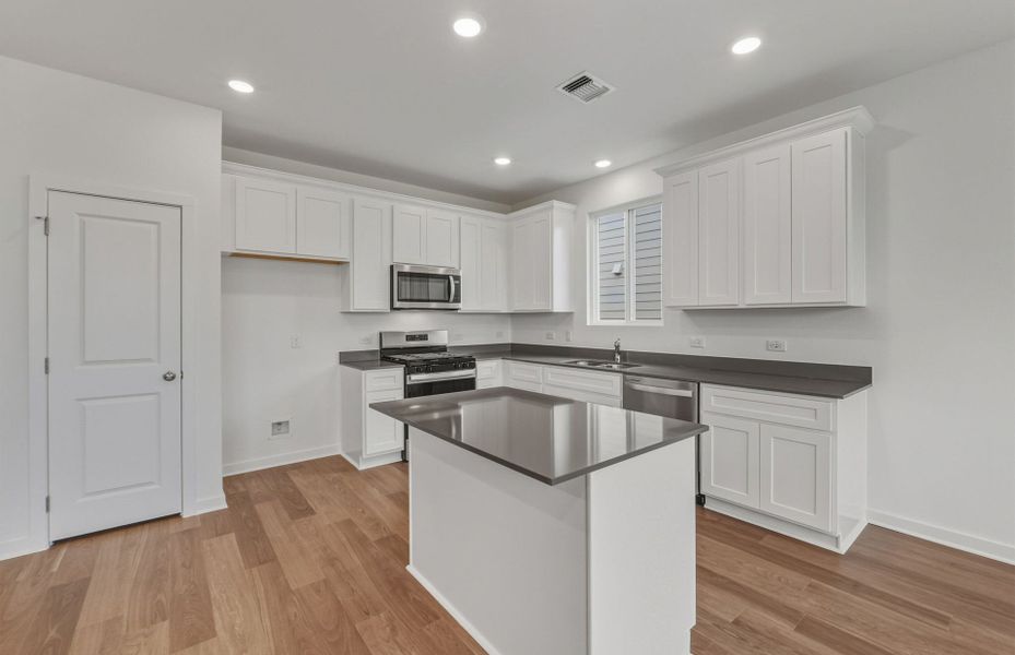 Furnished interior view inside a new home in Alto, San Marcos (Image 7).