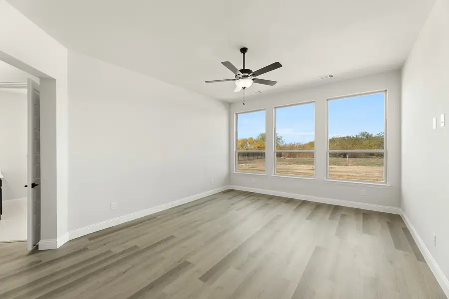 Spacious, unfurnished interior of a new home in Berkshire Estates, Mesquite (Image 25).