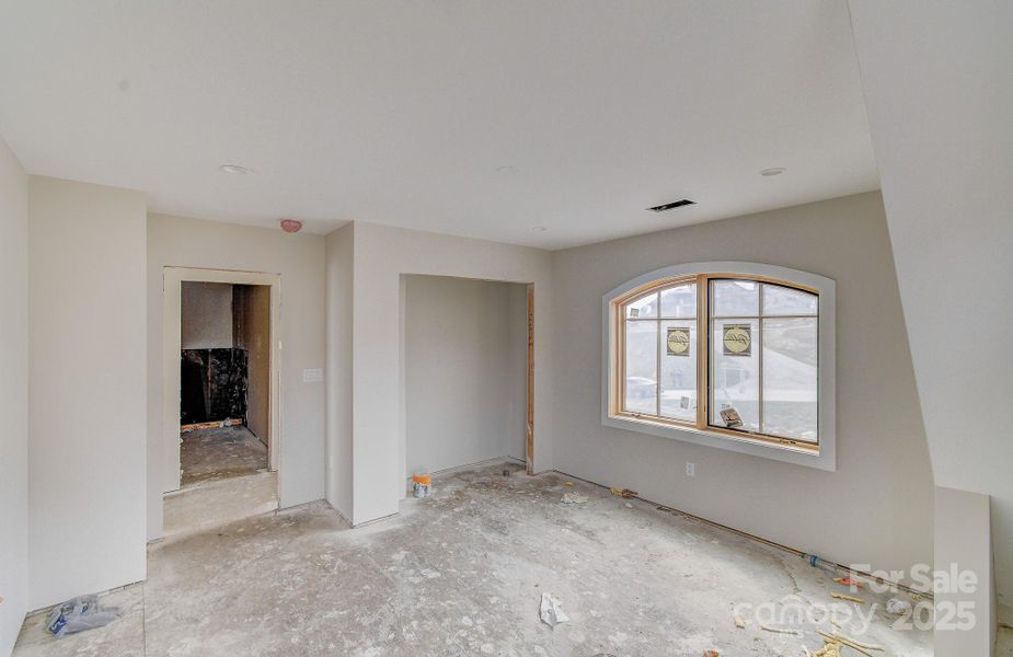 Spacious, unfurnished interior of a new home in , Hendersonville (Image 7).