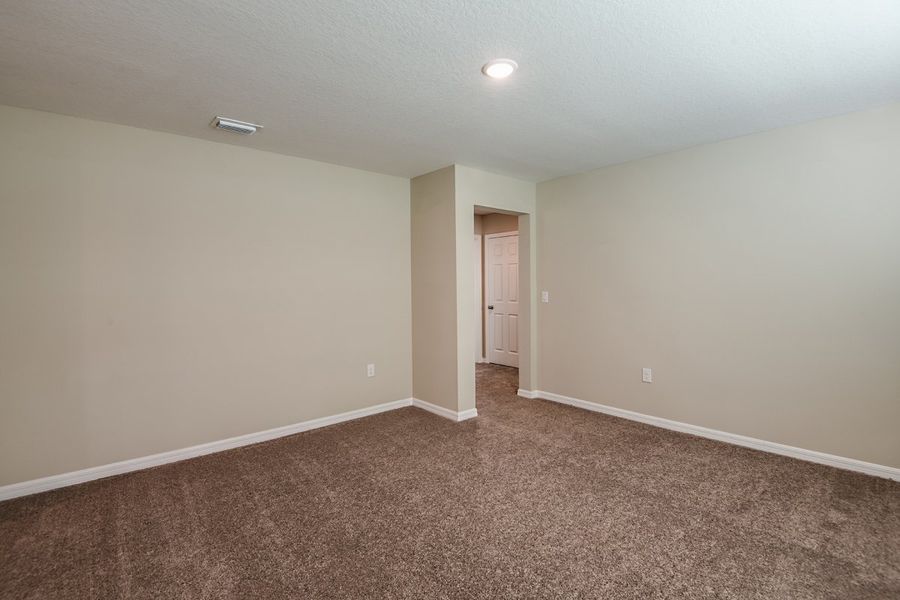 Spacious, unfurnished interior of a new home in Crosswinds, Haines City (Image 15).