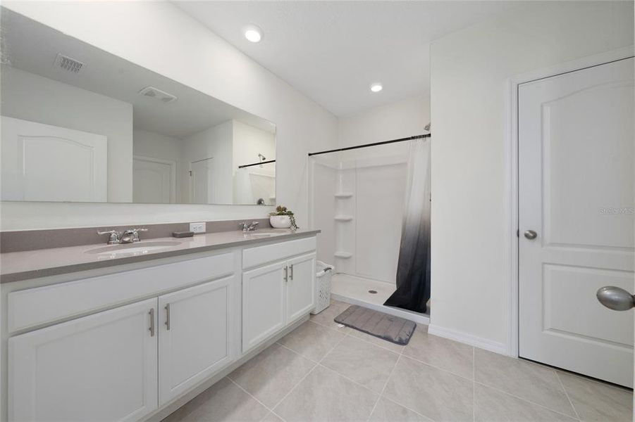 Furnished interior view inside a new home in , Umatilla (Image 5).