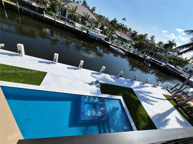 Community amenities in , Lighthouse Point (Image 60).