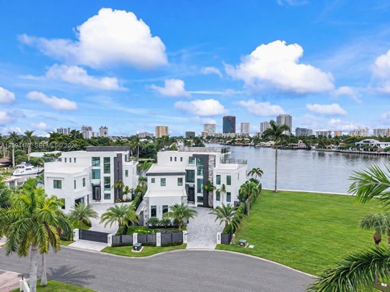 Condo located in Pompano Beach, FL showcasing its design and architecture (Image 5).