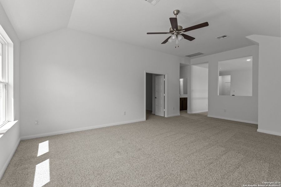 Spacious, unfurnished interior of a new home in Stillwater Ranch 60', San Antonio (Image 30).