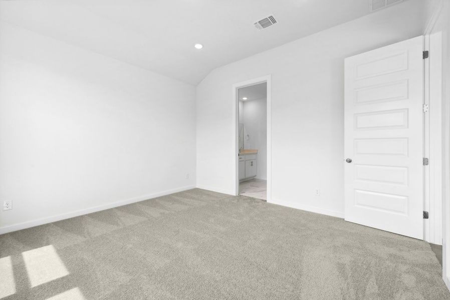 Spacious, unfurnished interior of a new home in Santa Rita Ranch, Liberty Hill (Image 22).