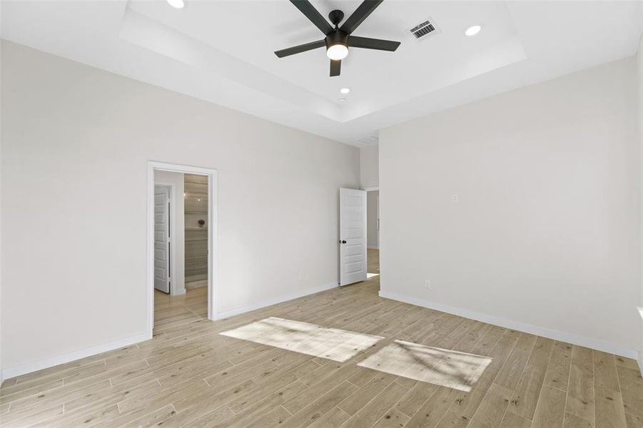 Spacious, unfurnished interior of a new home in , Dallas (Image 16).