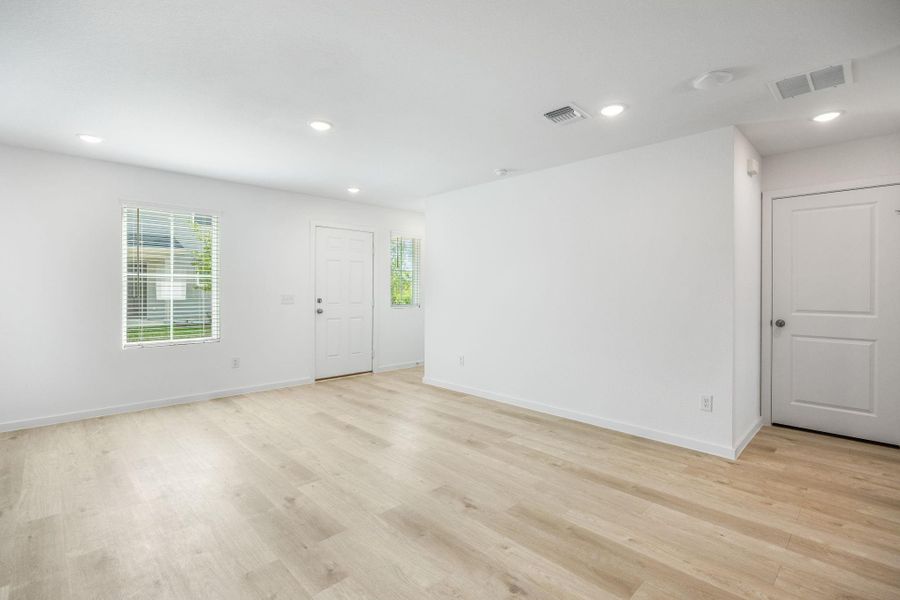 Spacious, unfurnished interior of a new home in Stokesbury, Waller (Image 18). Spacious, unfurnished interior of a new home in Stokesbury, Waller (Image 18).