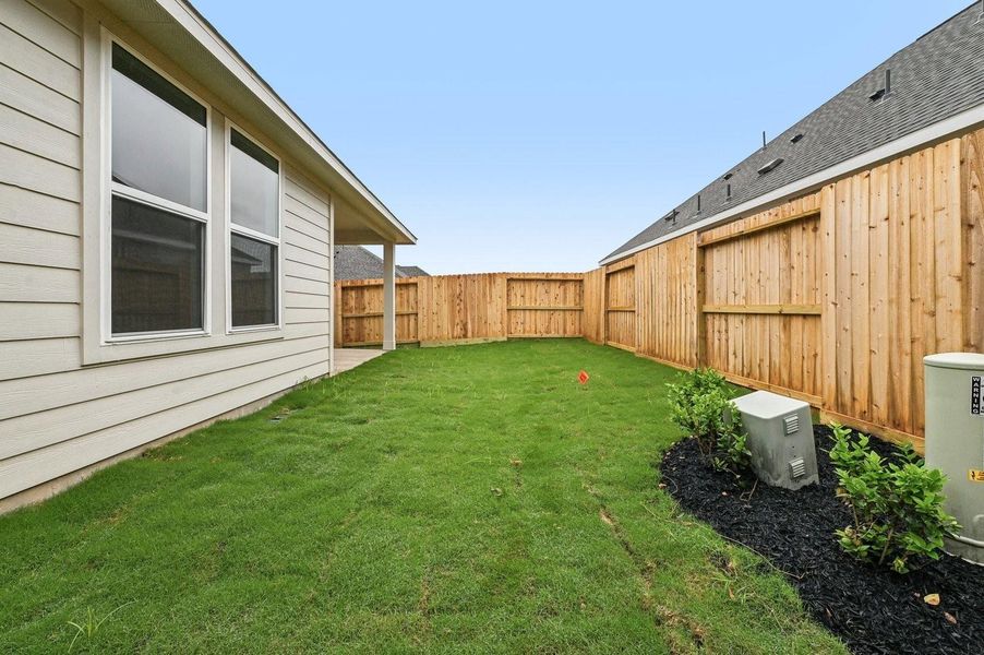 29543 Pondview Backyard