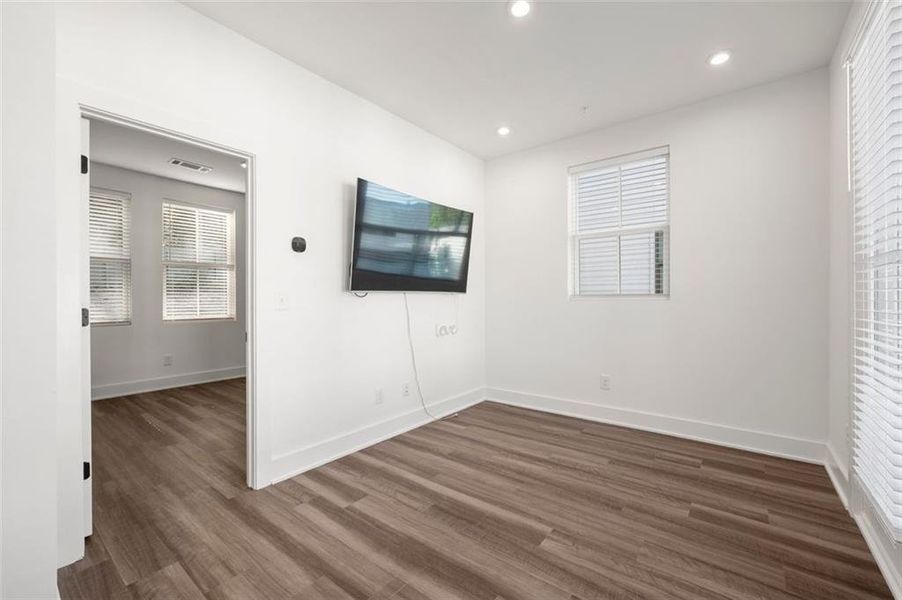 Spacious, unfurnished interior of a new home in , Atlanta (Image 21).