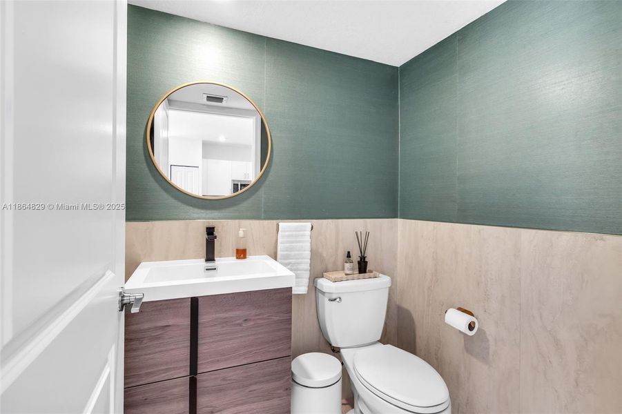 Furnished interior view inside a new home in , Coral Springs (Image 13).