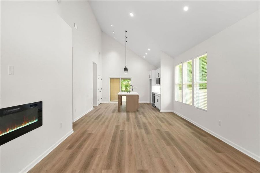 Spacious, unfurnished interior of a new home in , Atlanta (Image 18).