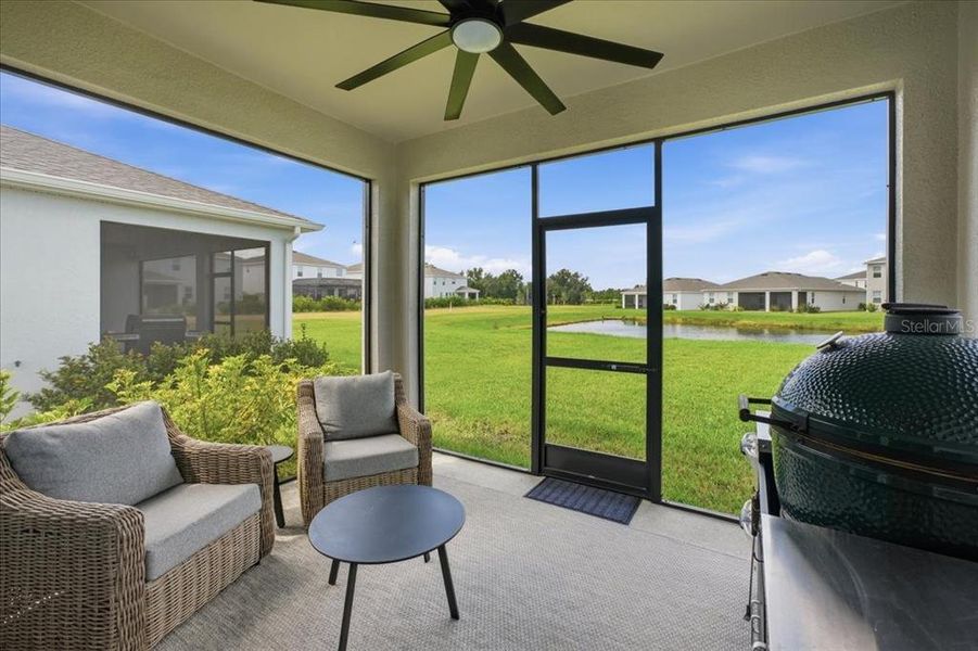 Exterior details and patio area of a home in Coddington, Bradenton (Image 4).