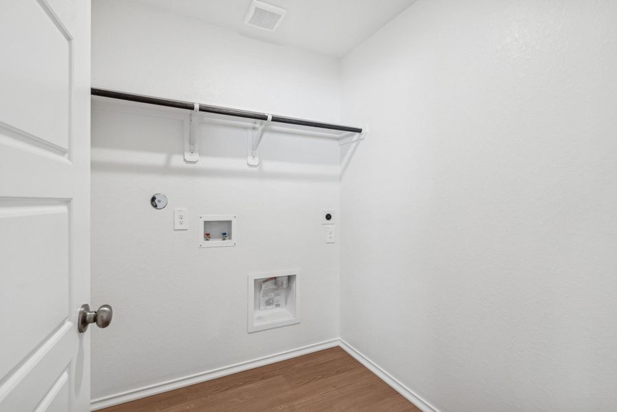 Spacious, unfurnished interior of a new home in Pinewood at Grand Texas, New Caney (Image 28). Spacious, unfurnished interior of a new home in Pinewood at Grand Texas, New Caney (Image 28).