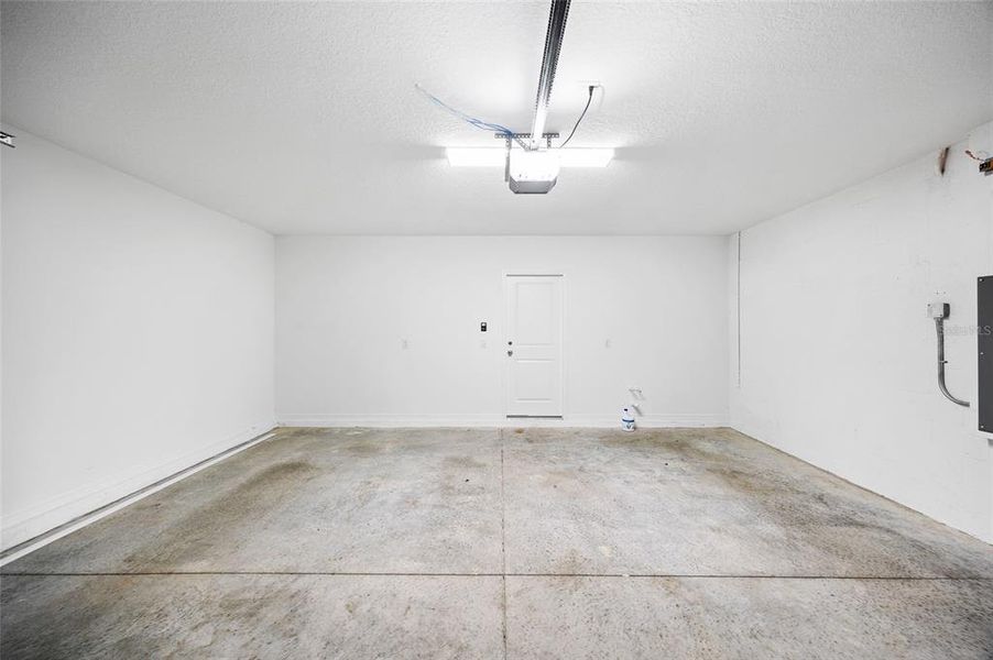Spacious, unfurnished interior of a new home in , Land O' Lakes (Image 39).