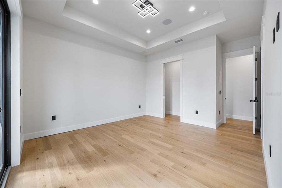 Spacious, unfurnished interior of a new home in , Tampa (Image 63).
