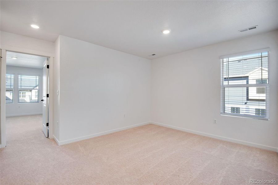 Spacious, unfurnished interior of a new home in Horizon Uptown, Aurora (Image 38). Spacious, unfurnished interior of a new home in Horizon Uptown, Aurora (Image 38).
