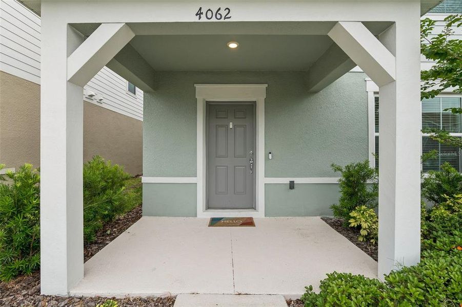 Exterior details and patio area of a home in , Apopka (Image 3).