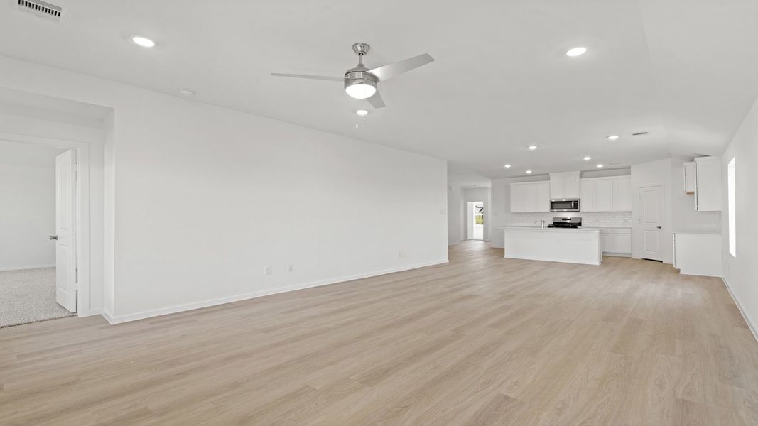 Spacious, unfurnished interior of a new home in Sunterra Lakes, Brookshire (Image 20). Spacious, unfurnished interior of a new home in Sunterra Lakes, Brookshire (Image 20).