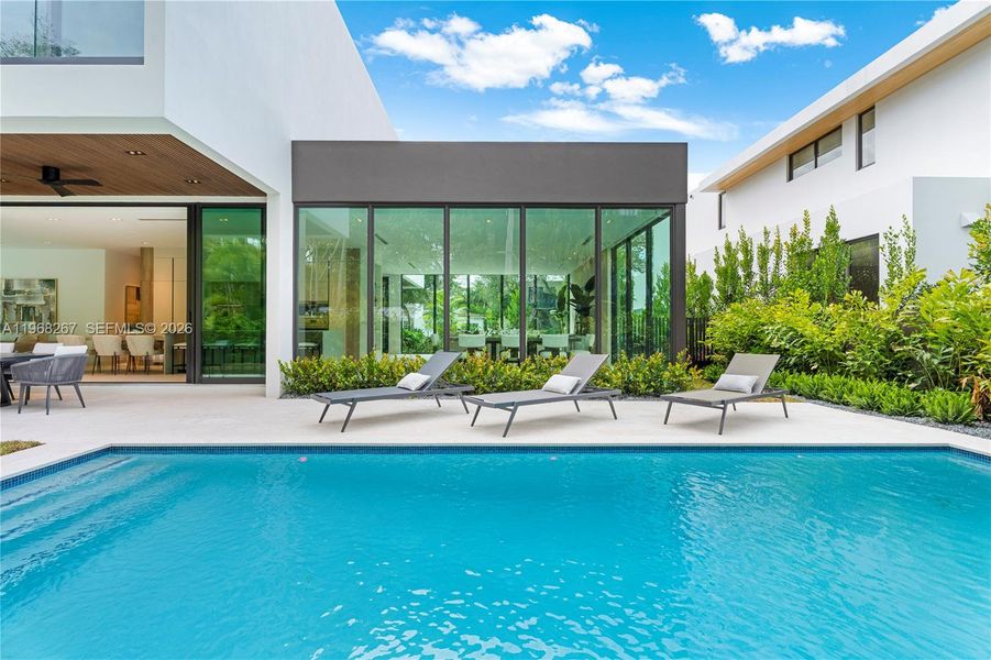 Exterior details and patio area of a home in , Miami (Image 36).