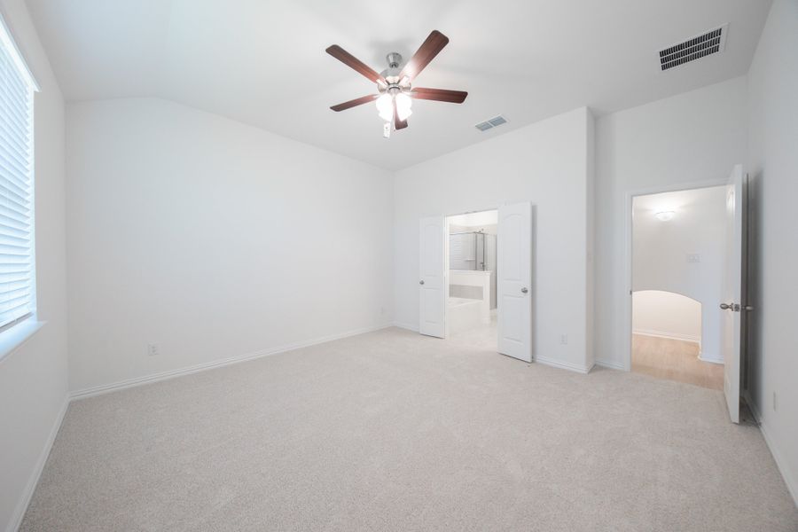 Spacious, unfurnished interior of a new home in Verandah, Royse City (Image 24).