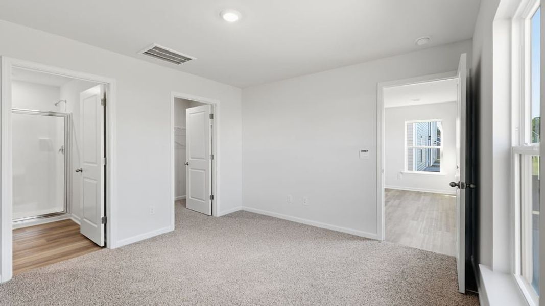 Spacious, unfurnished interior of a new home in Seneca Falls, Seneca (Image 29).