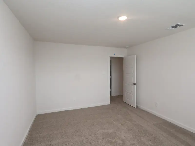 Spacious, unfurnished interior of a new home in Sorella, Tomball (Image 21).
