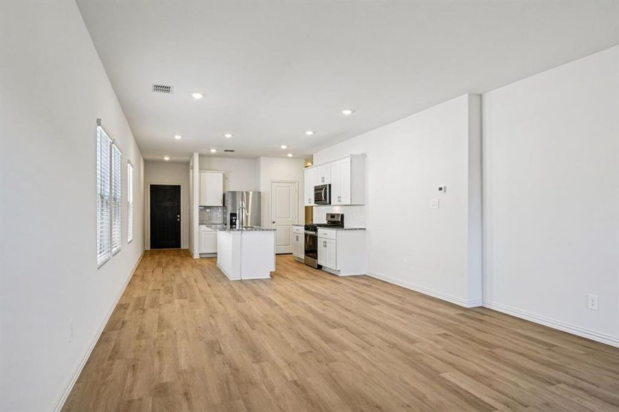 Spacious, unfurnished interior of a new home in Lakehaven - Spring Series, Farmersville (Image 37).