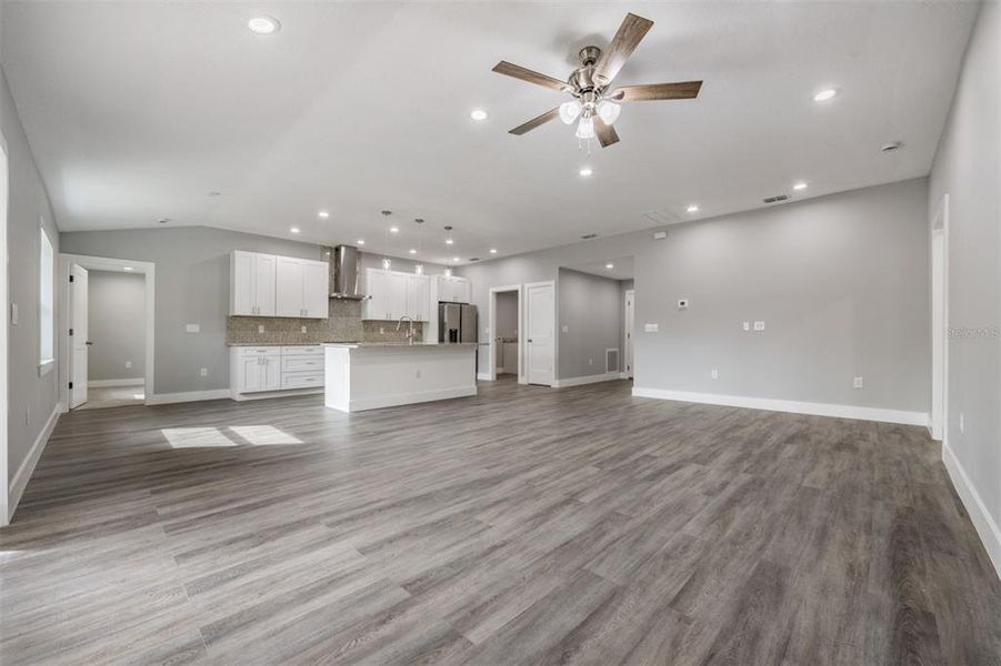 Spacious, unfurnished interior of a new home in , Dade City (Image 22).