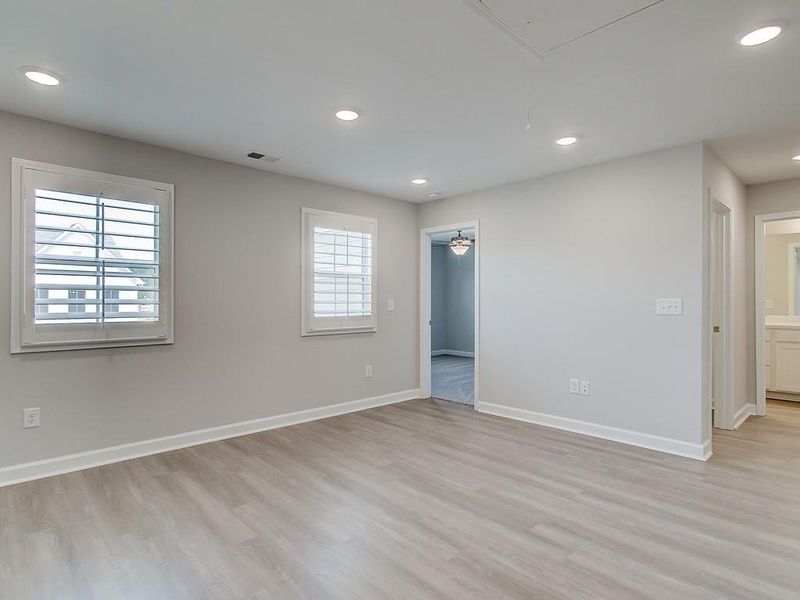 Spacious, unfurnished interior of a new home in Oak Valley Estates, Marietta (Image 23).