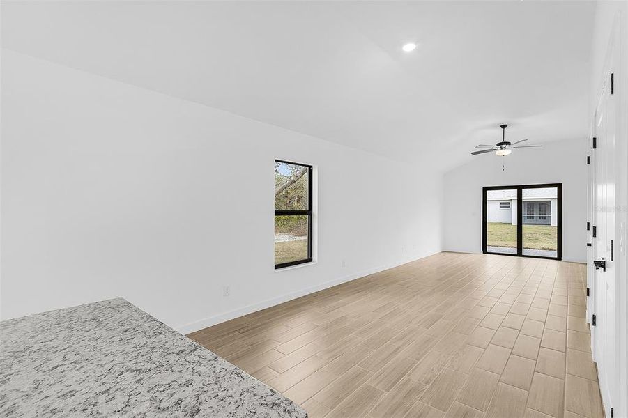 Spacious, unfurnished interior of a new home in Port Charlotte, North Port (Image 11).