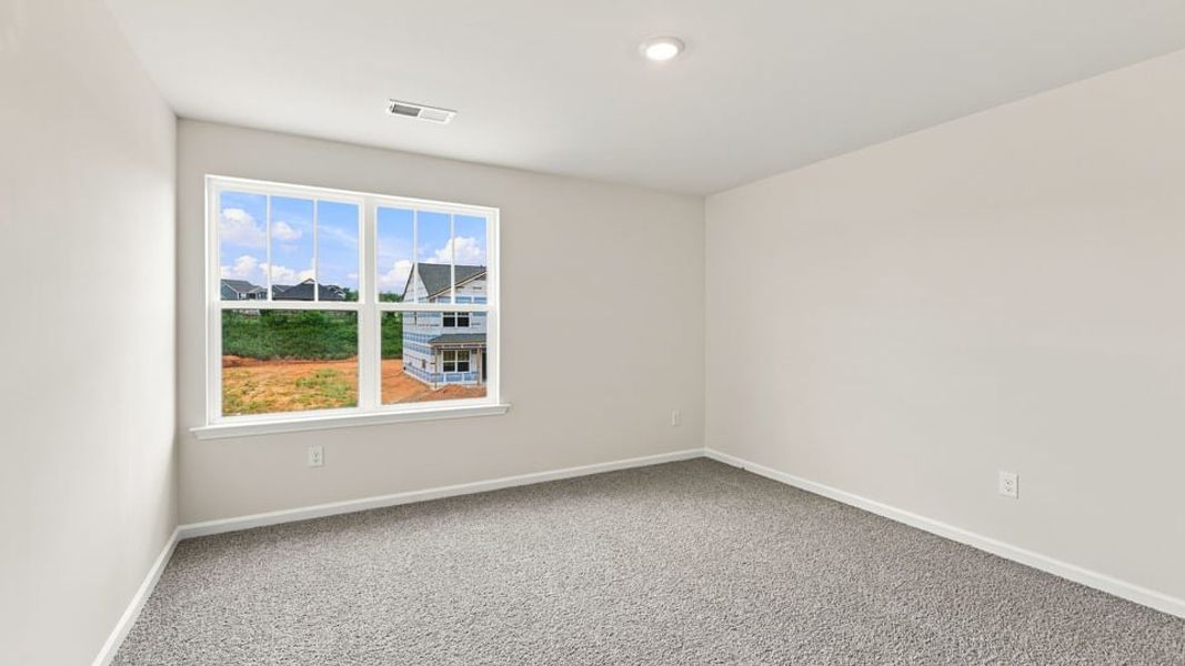 Spacious, unfurnished interior of a new home in Hunters Ridge, Woodruff (Image 32).