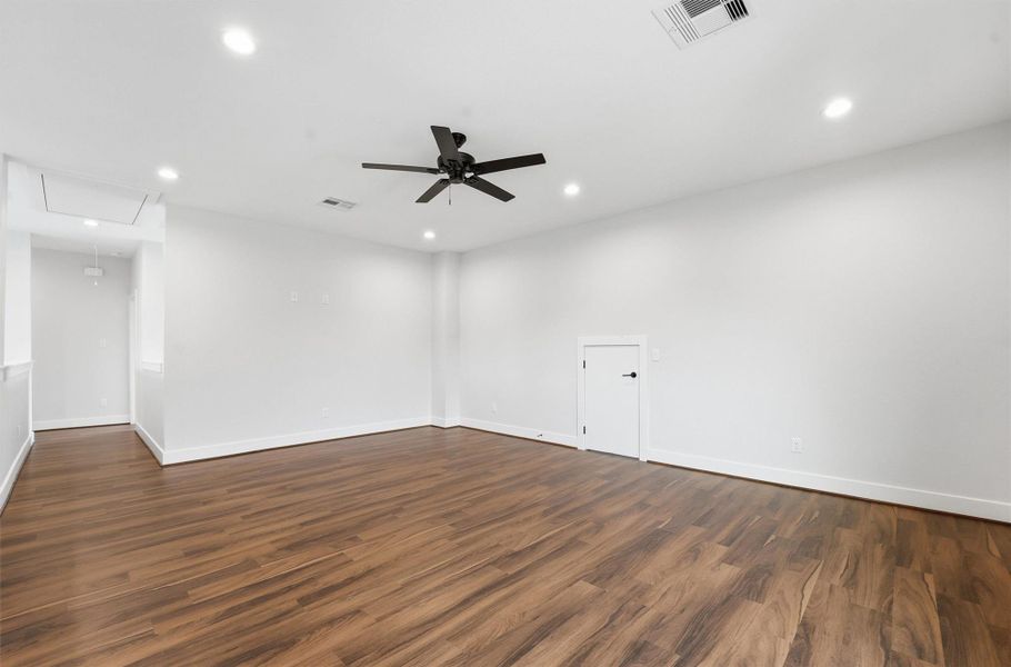 Spacious, unfurnished interior of a new home in , Houston (Image 27).