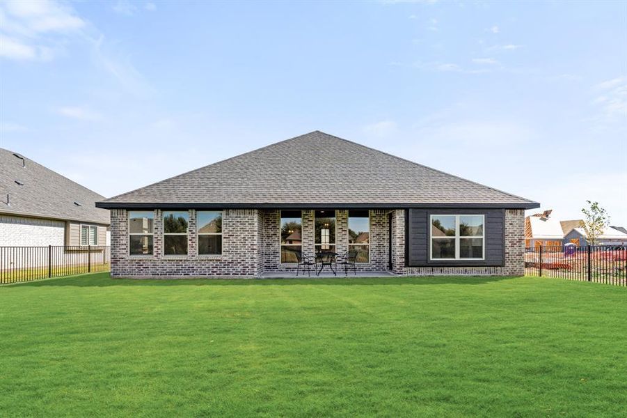 Exterior details and patio area of a home in Abe's Landing, Granbury (Image 3).