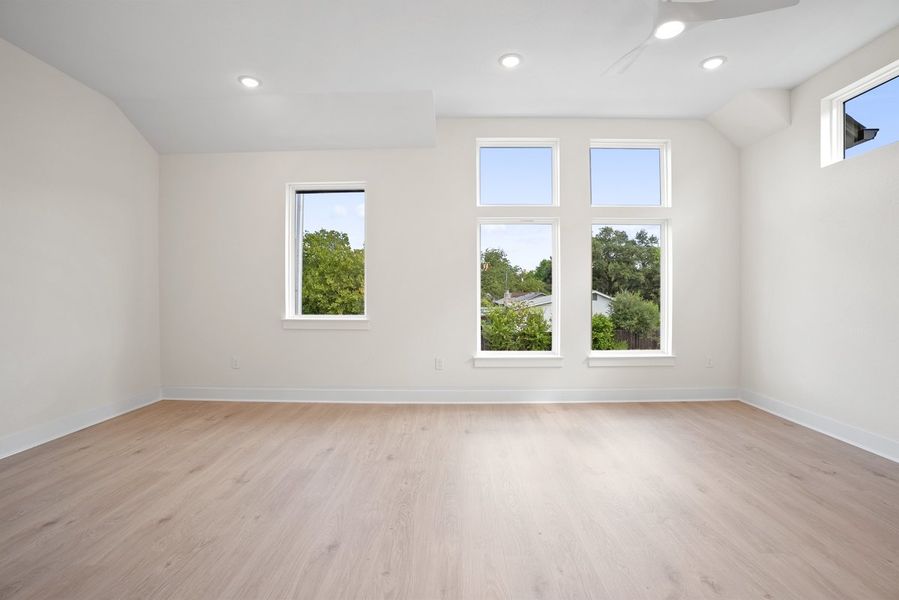 Spacious, unfurnished interior of a new home in Koenig Townhomes, Austin (Image 15). Spacious, unfurnished interior of a new home in Koenig Townhomes, Austin (Image 15).