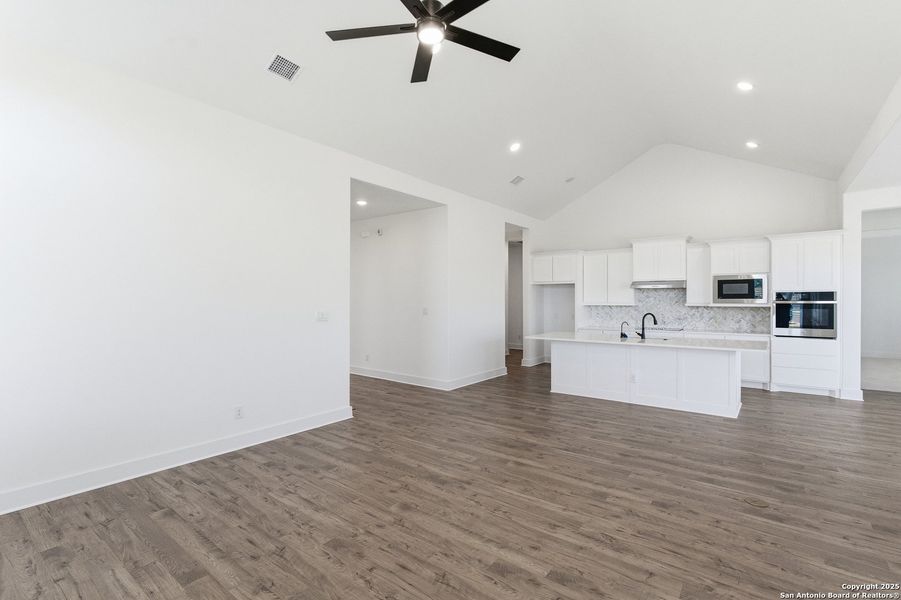 Spacious, unfurnished interior of a new home in Sienna Lakes, San Antonio (Image 29).
