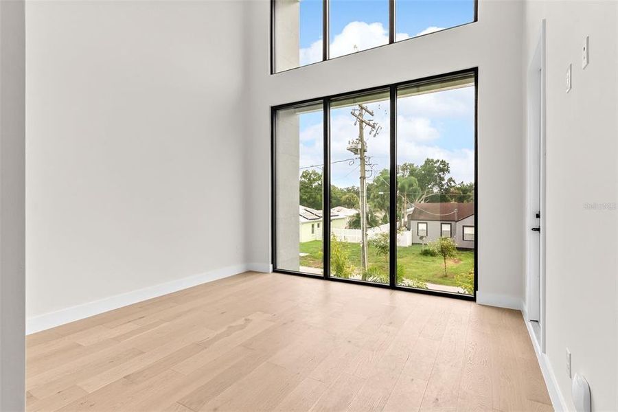 Spacious, unfurnished interior of a new home in , Tampa (Image 42).