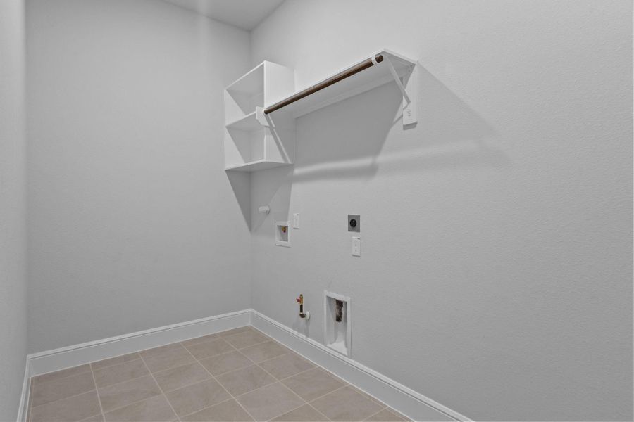 Spacious, unfurnished interior of a new home in Valencia 70', Manvel (Image 29).