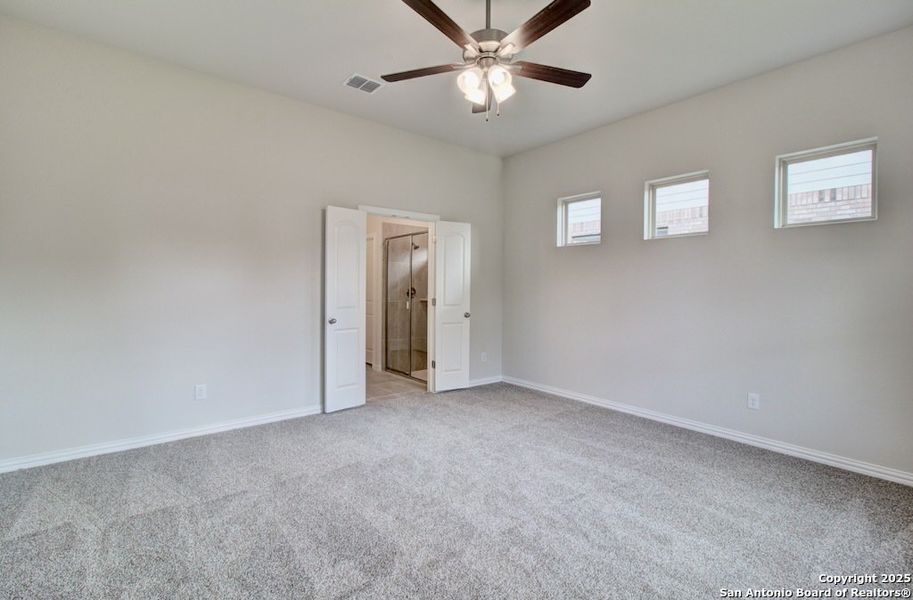 Spacious, unfurnished interior of a new home in Clear Creek, New Braunfels (Image 21).