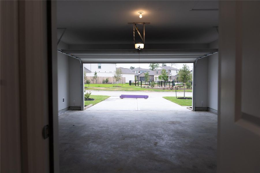 Spacious, unfurnished interior of a new home in Lakes at Black Oak, Magnolia (Image 12).