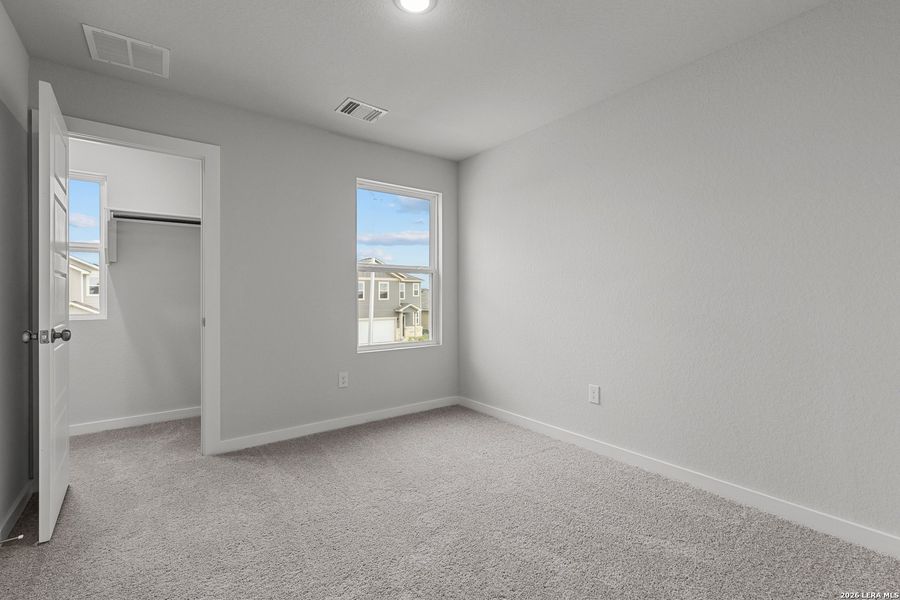 Spacious, unfurnished interior of a new home in Hacienda, San Antonio (Image 14).