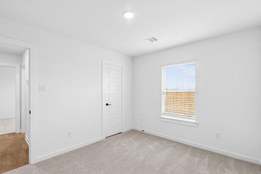 Spacious, unfurnished interior of a new home in Summerview, Fulshear (Image 18). Spacious, unfurnished interior of a new home in Summerview, Fulshear (Image 18).