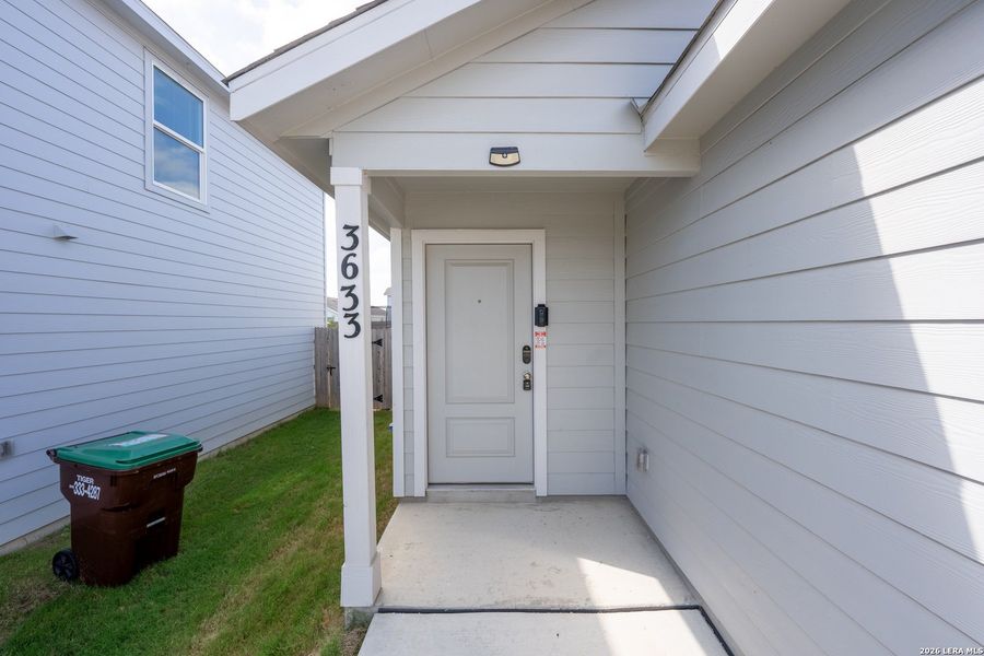 Exterior details and patio area of a home in , Marion (Image 19).