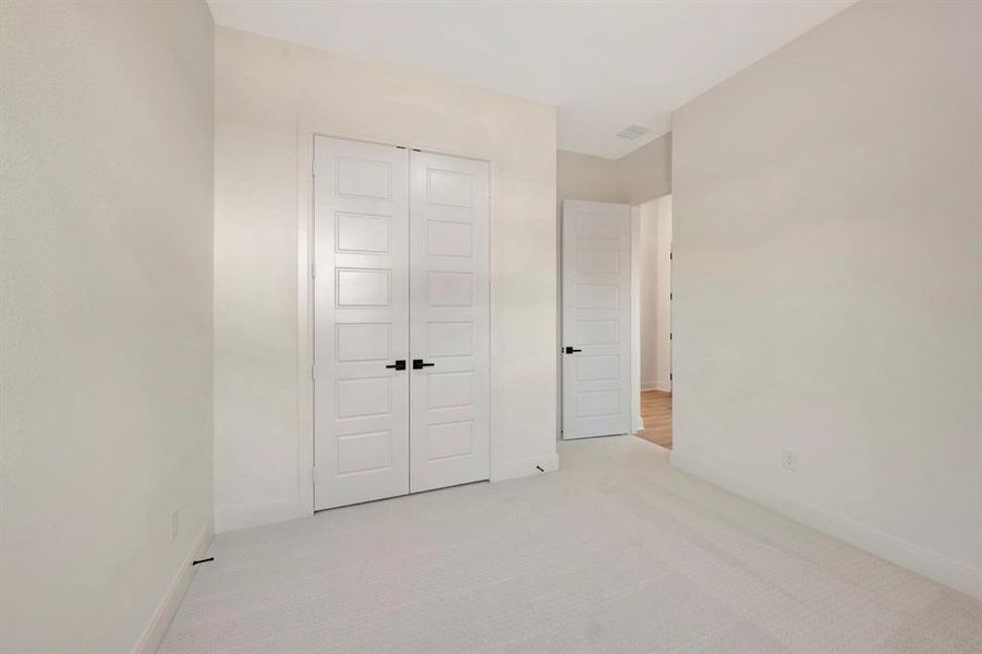 Spacious, unfurnished interior of a new home in Sandbrock Ranch, Aubrey (Image 28). Spacious, unfurnished interior of a new home in Sandbrock Ranch, Aubrey (Image 28).