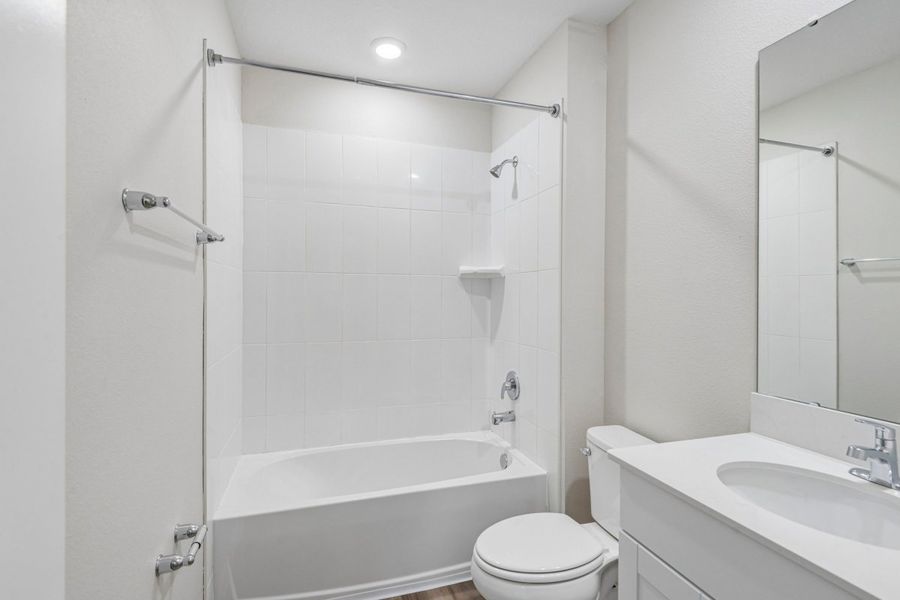 Furnished interior view inside a new home in Pasadena Ridge, Dade City (Image 13).
