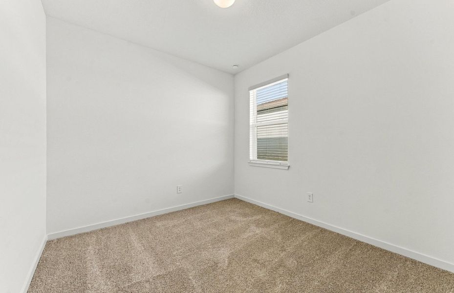 Spacious, unfurnished interior of a new home in Evergreen, Thonotosassa (Image 18).