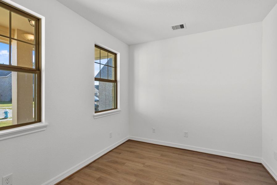 Spacious, unfurnished interior of a new home in Cedar Pointe, Crosby (Image 19).