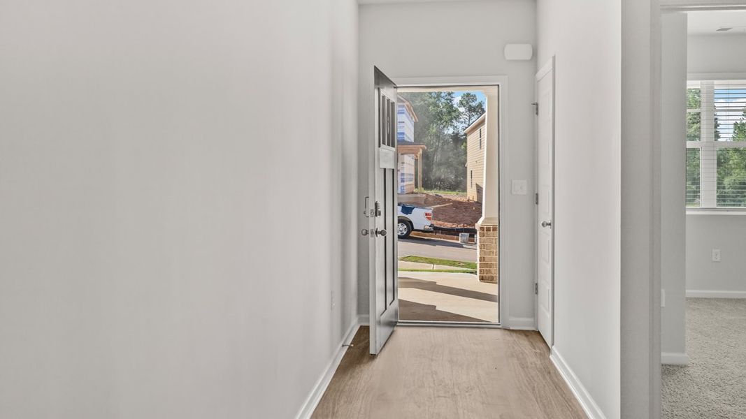 Spacious, unfurnished interior of a new home in Wrenfield at Chanticleer, North Augusta (Image 12).